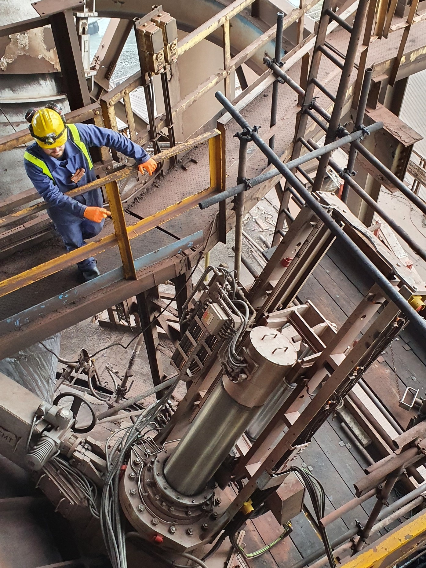 Installation of the Topscan digital data scanner at Port Talbot’s Blast Furnace 5.jpg