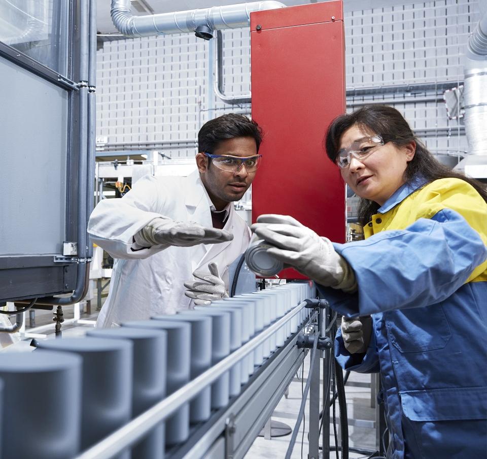 Researching canmaking technology at our Innovation Centre