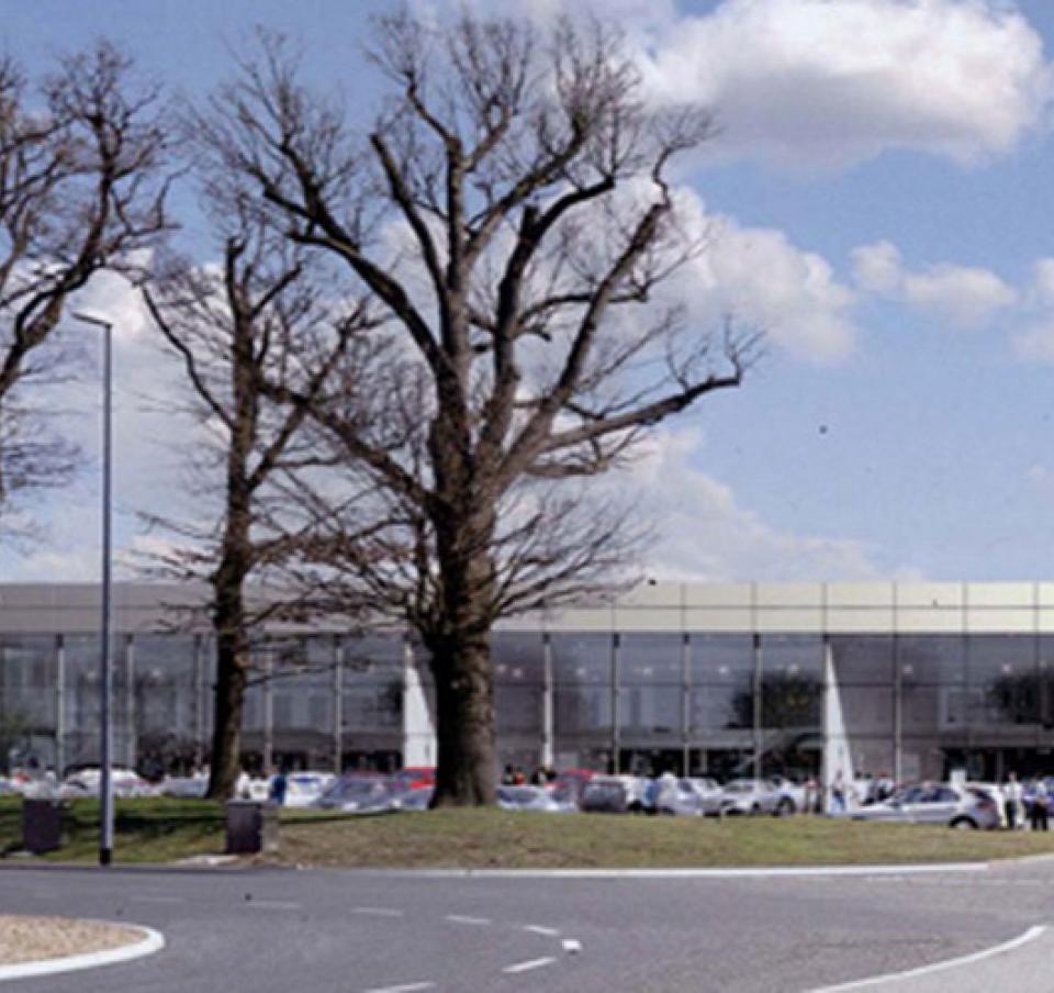 Gatwick Road Car Showroom image 2